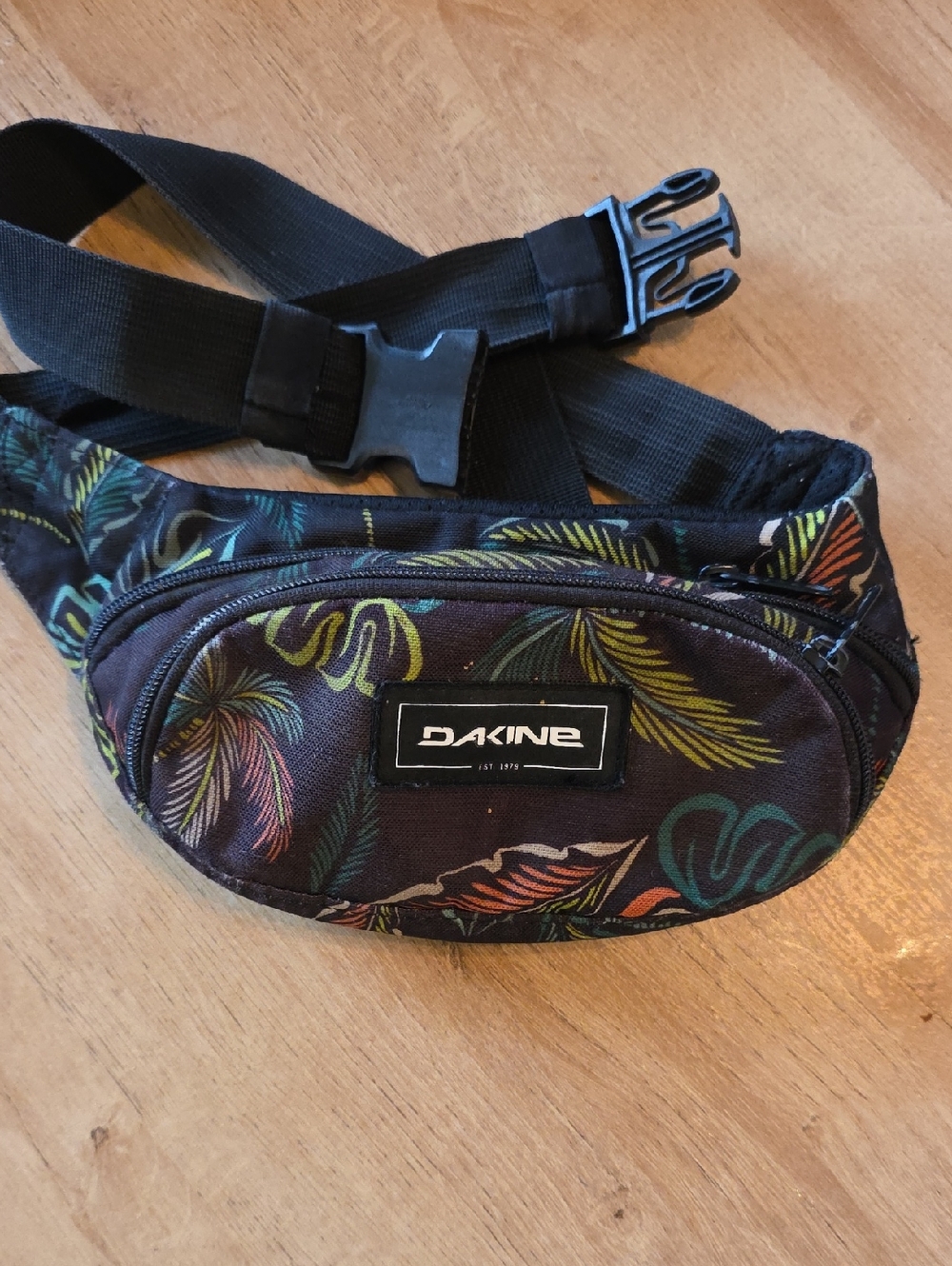 Dakine Black Tropical Leaf Hip Pack